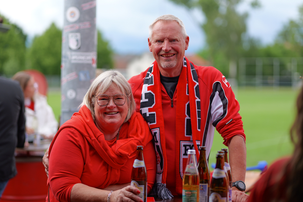 Fans beim Aufstiegs-Relegationsspiel FC Mühldorf