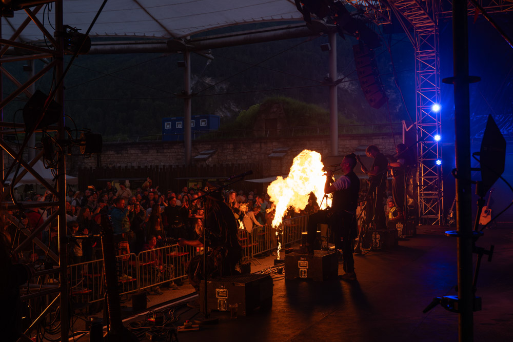 Bühnenshow der Band Koenix beim Ritterfest Kufstein